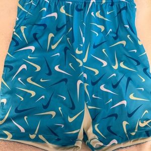 Boys Nike basketball shorts size XL